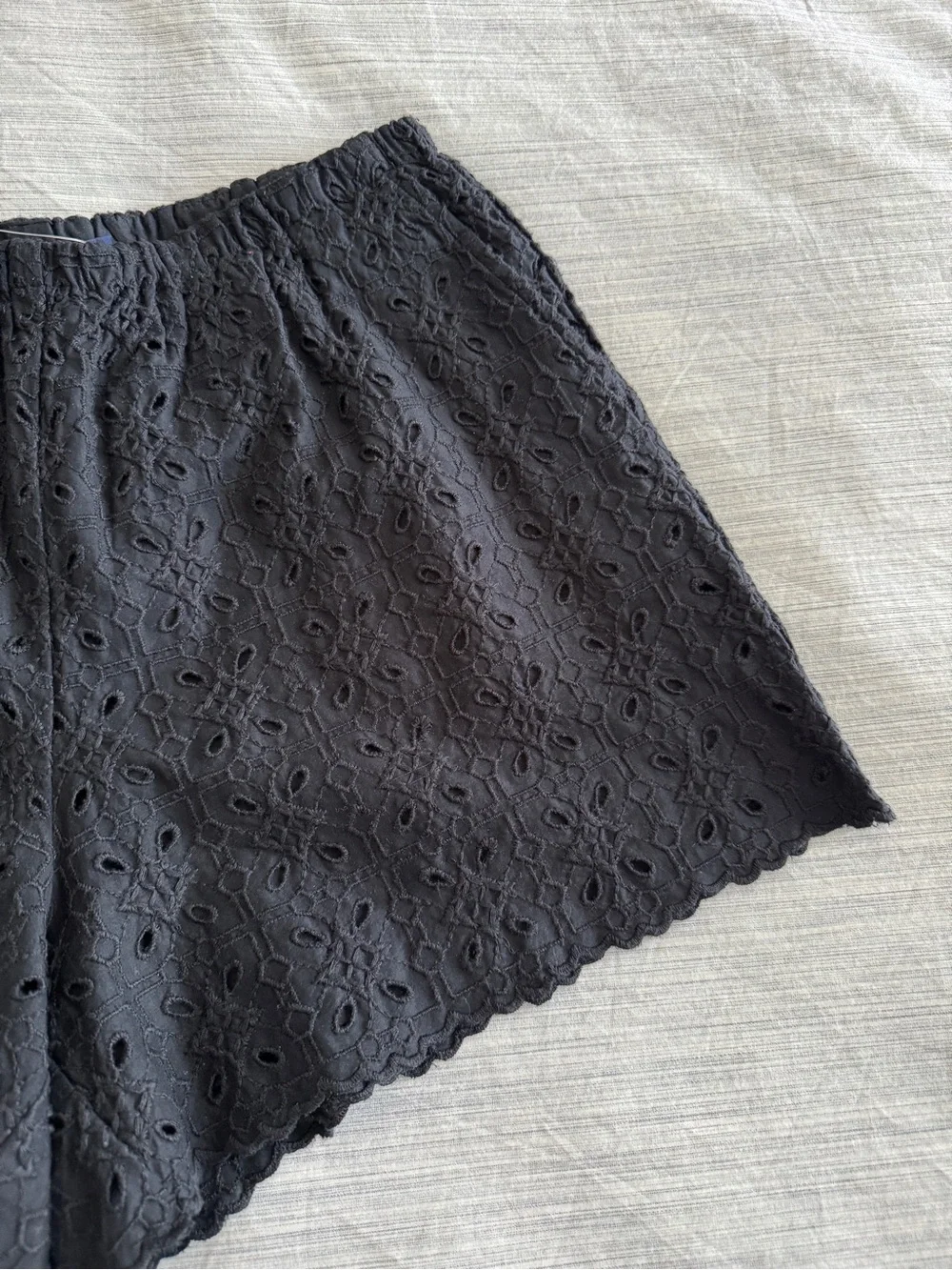 NWT Gap Black Eyelet Elastic Waist Shorts - Picture 2 of 3